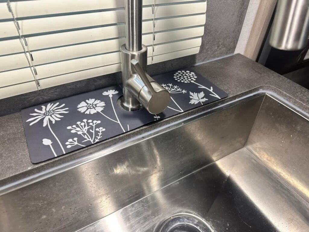 Kitchen sink splash guard faucet mat